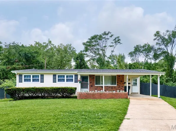 1800 Apple Blossom Ct, Florissant, MO 63031