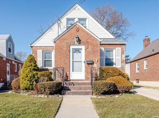 207 Ridge Ave, Valley Stream, NY 11581