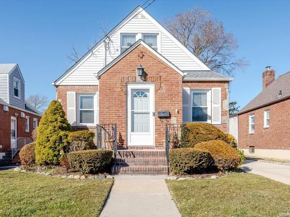 207 Ridge Avenue, Valley Stream, NY 11581