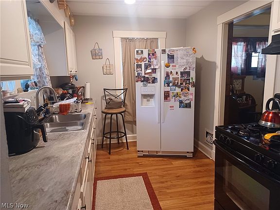 5th image of 456 Norwood Ave