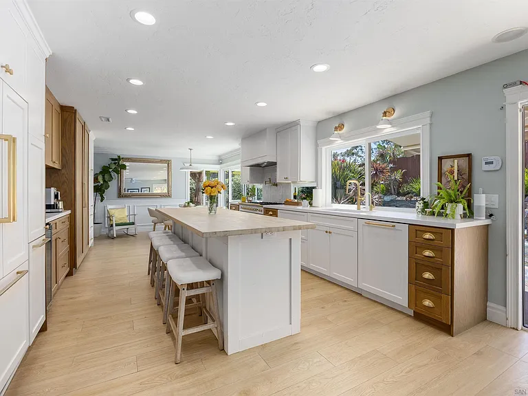 264 Turner Ave — Photo 3