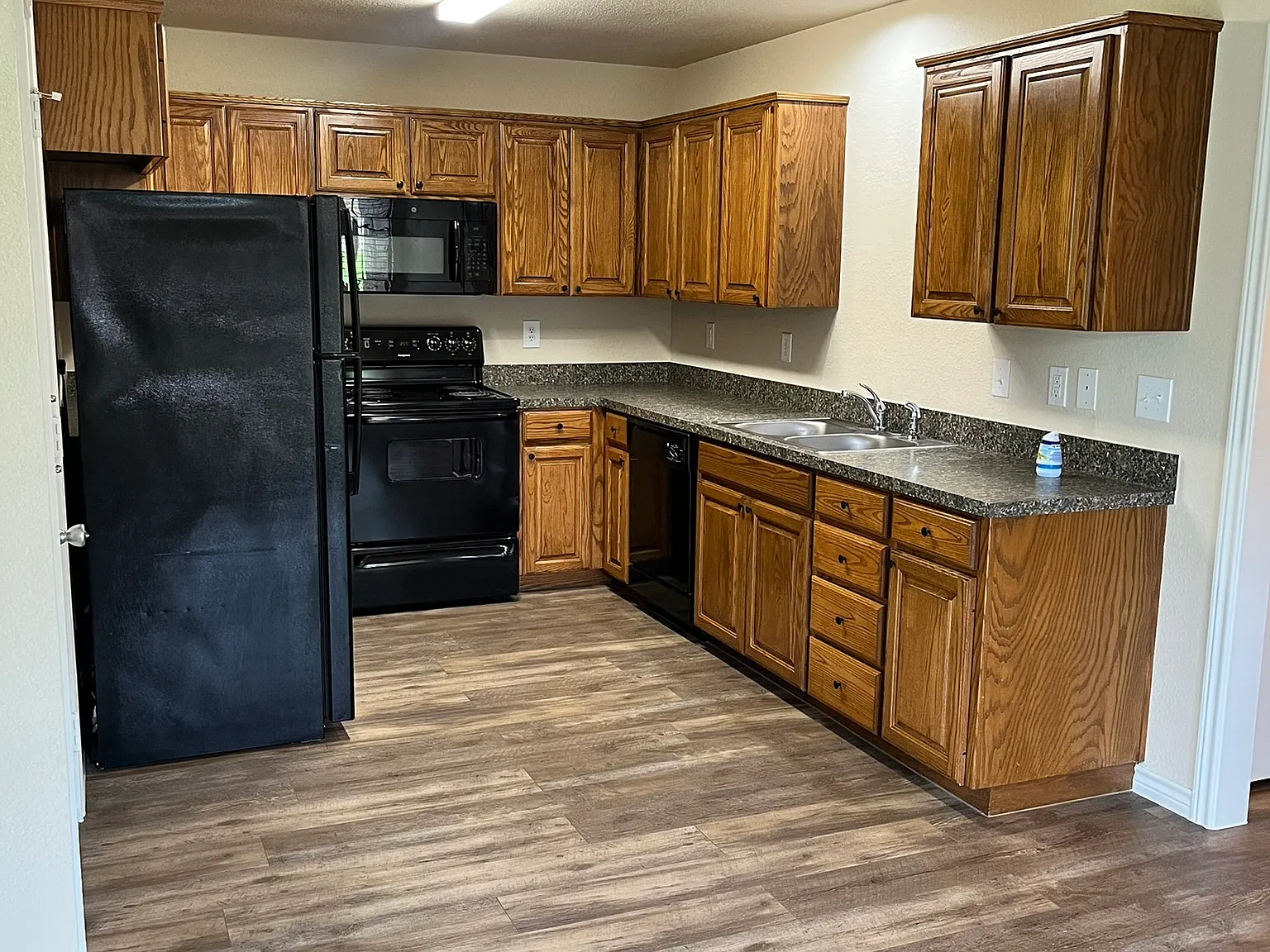 3 bed, 1236 sqft, $1,395 — Photo 2