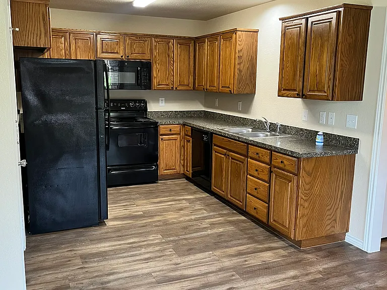 3211 Ellen Dr — Photo 2