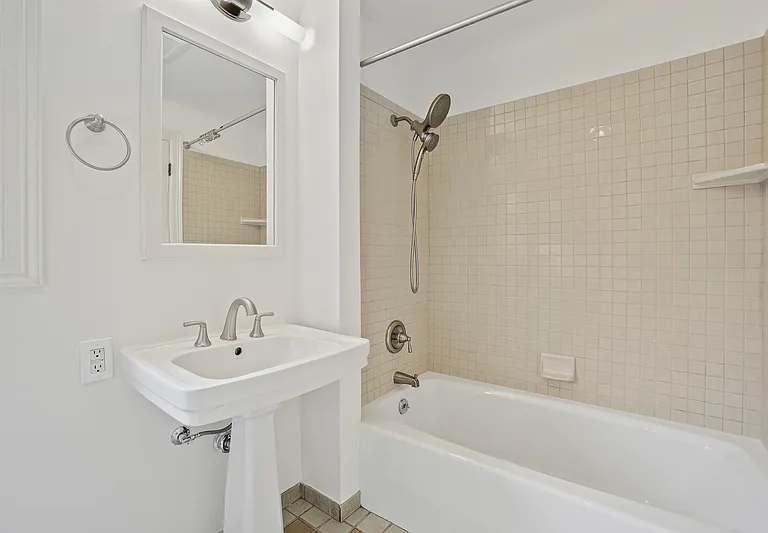 4208 51st Ave NE — Photo 24