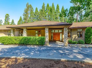 820 Serenity Ln, Grants Pass, OR 97526