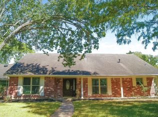 612 Falling Leaf Dr, Friendswood, TX 77546