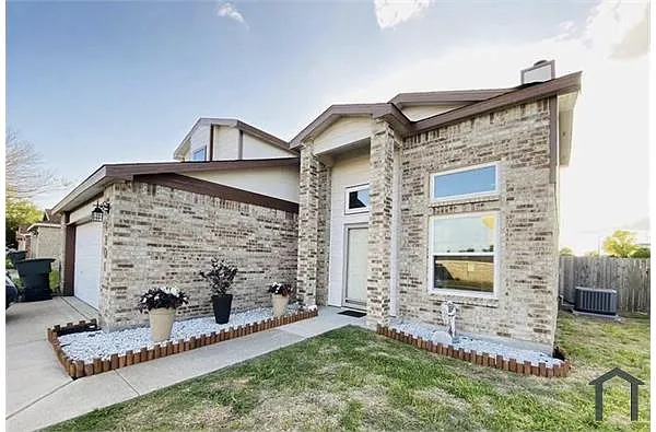Building Photo - 4201 Sunflower Dr