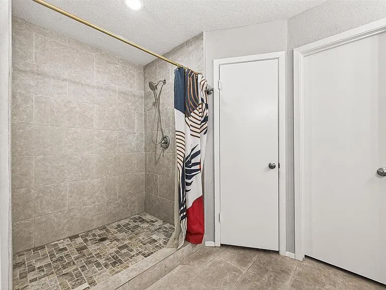 927 Comstock Springs Dr — Photo 16