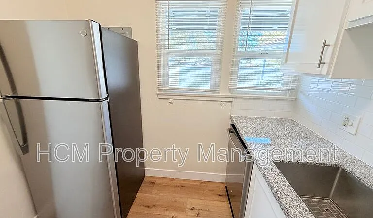 202 E Walnut St #216 — Photo 9