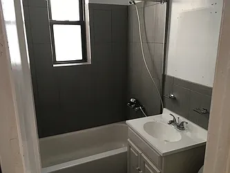 Rented by Chana Ofek, LREB