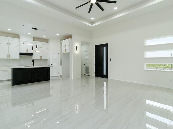 4th image of 1602 Foxtail St
