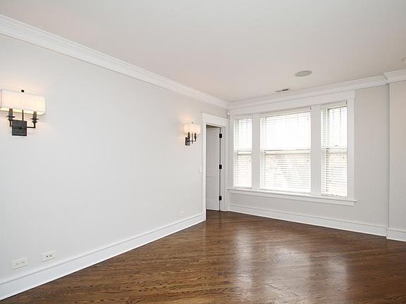 4th image of 1406 W Cornelia Ave #Two