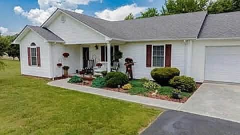 3rd image of 152 Hill Top Ln
