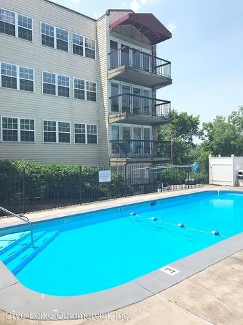 Fantastic Deal For 2 Bedroom/2 Baths @ Sullins Ridge Condominiums Just $1600/Month For Entire Unit! — Photo 1