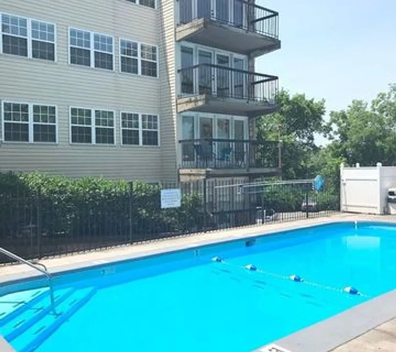 2749 Sullins St #204