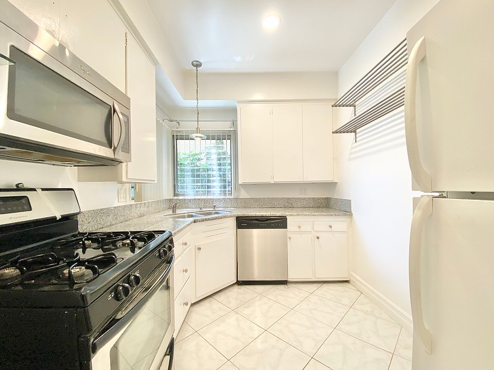 1st image of 332 S Elm Dr #3
