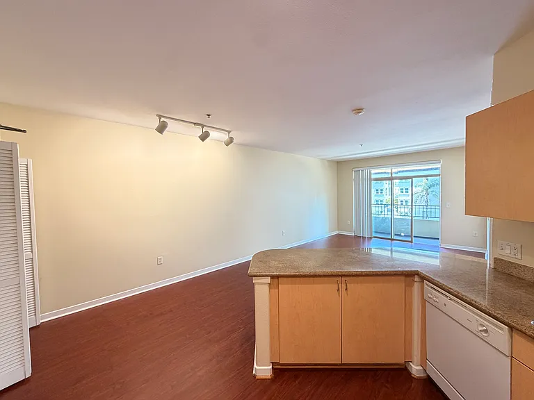 1501 Front St #421 — Photo 2