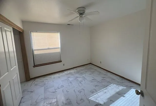 2122 N Clark Ct — Photo 21