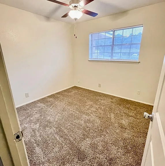 407 Drake Blvd — Photo 7