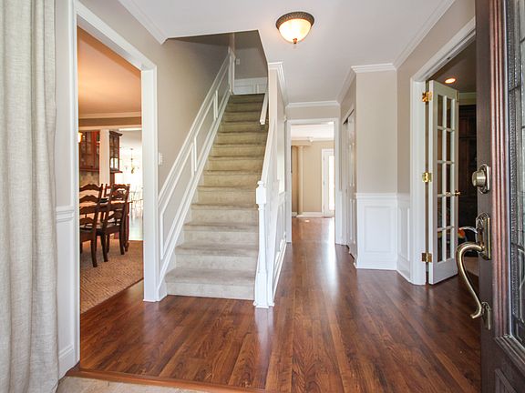 3rd image of 718 Wilson Cir