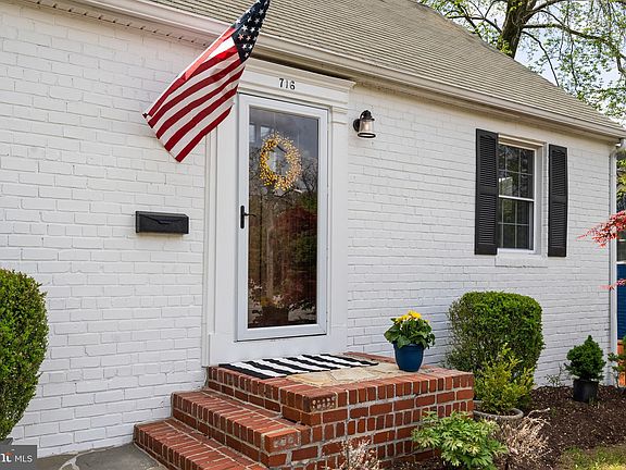 3rd image of 716 Upland Pl