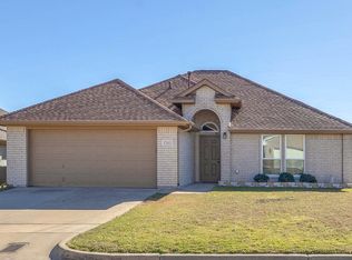 3765 Regency Cir, Fort Worth, TX 76137