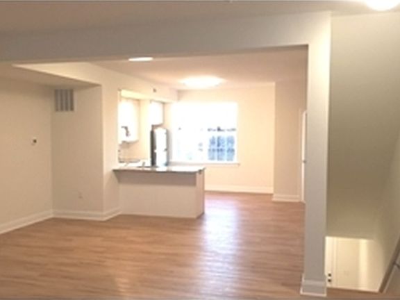 4th image of 608 Pony Ln