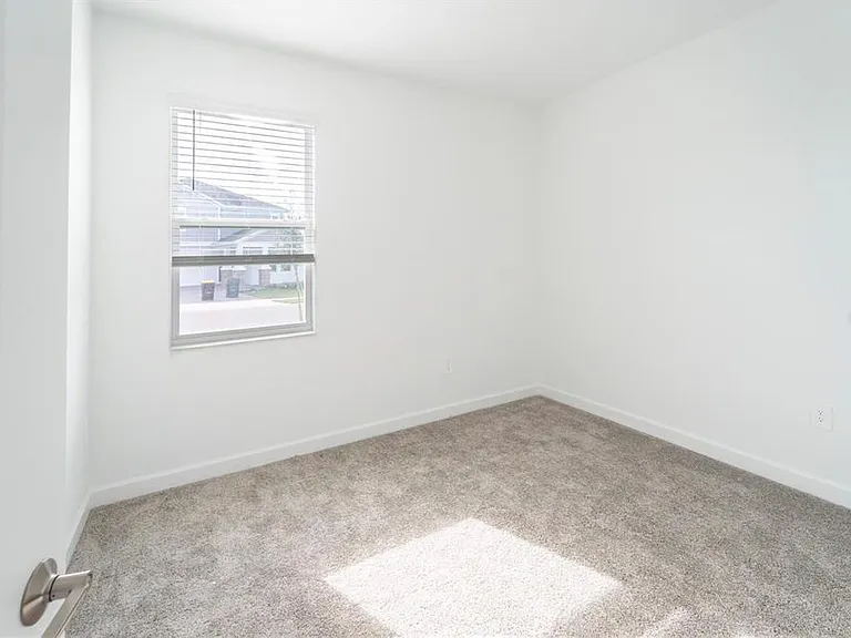 4032 Redbridge Loop — Photo 8