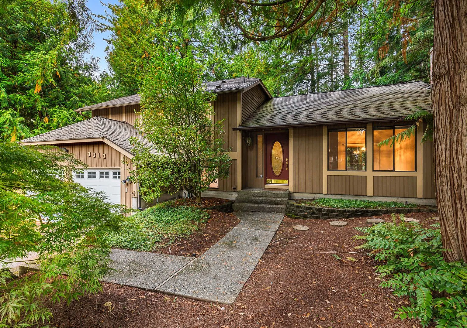 Charming 3-Bedroom Pine Lake Heights Home with Expansive Deck — Photo 2
