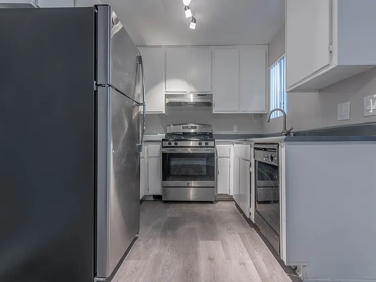 Shoreline Apartments — Photo 13