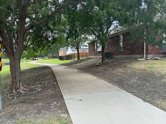 3rd image of 1823 Bur Oak Dr