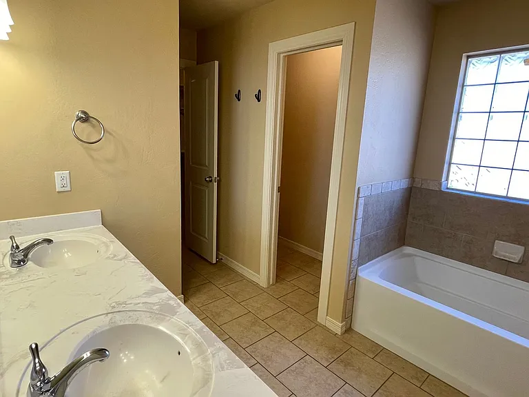 17605 Pond Walk Ct — Photo 6