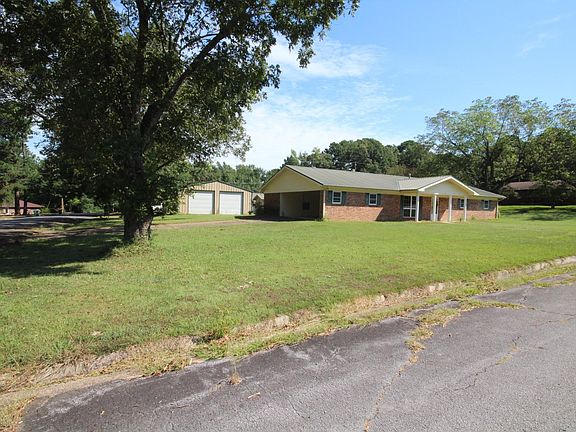 3rd image of 1403 Wildwood Dr