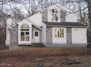 4551 Pine Ridge Dr W, Bushkill, PA 18324