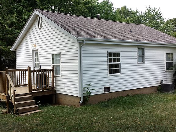 3rd image of 702 School Ave