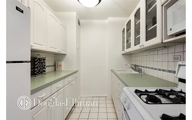 Rented by Douglas Elliman | media 34