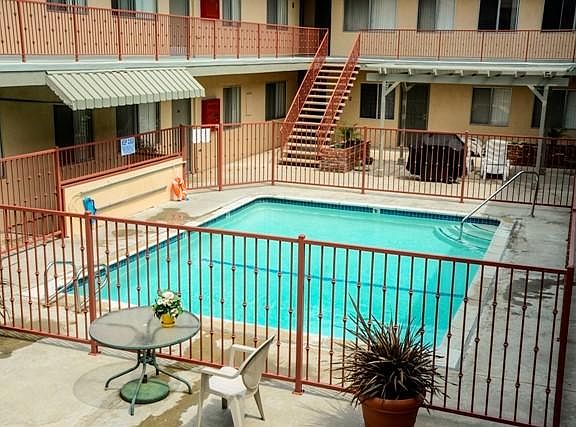 2nd image of 4037 W 137th St APT 15