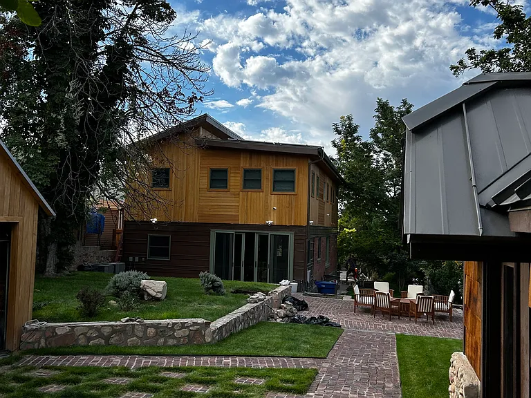 1209 E Laird Ave S — Photo 2