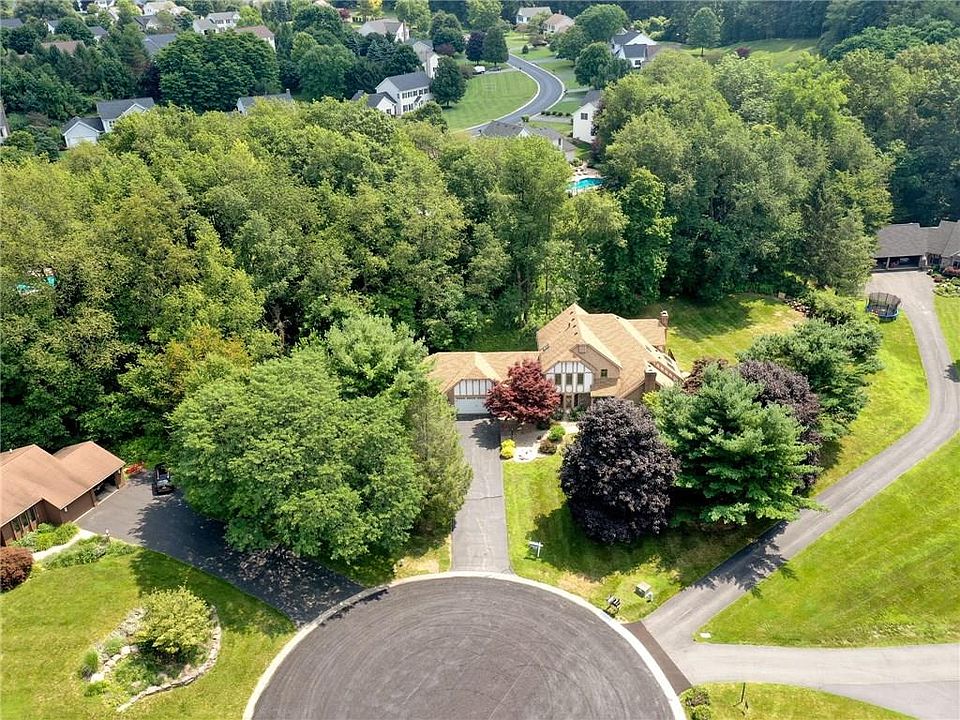 1st image of 14 Pondview Dr