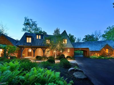 101 Moffett Rd, Lake Bluff, IL, 60044
