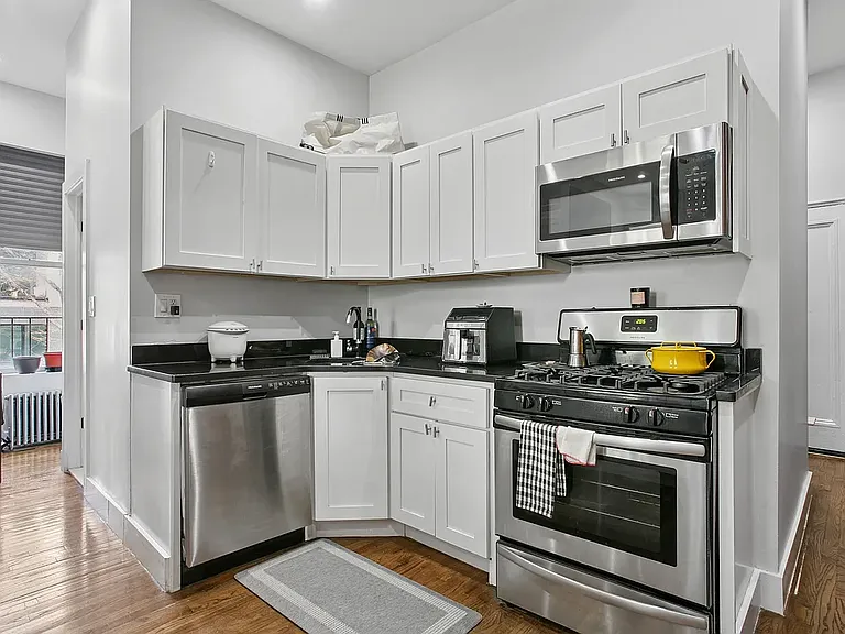 258 Halsey St #1 — Photo 4