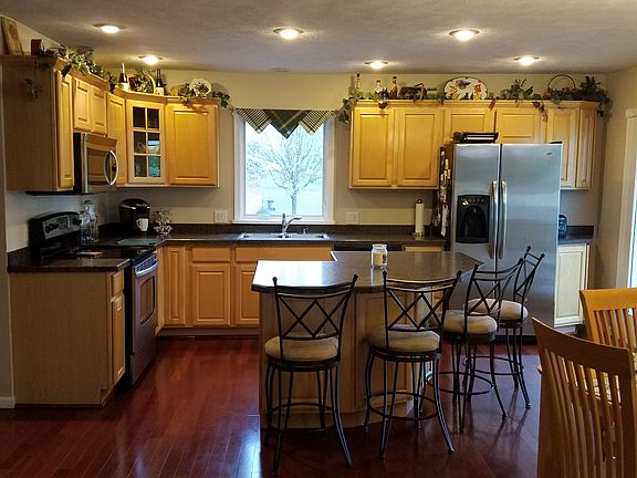 Kitchen & breakfast nook