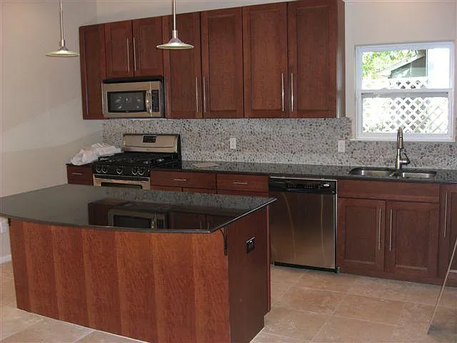 Ut Pre-Lease: 2009 Remodeled 6 Bed / 3 Bath, Wood & Stained Concrete Floors, Custom High End Kitc... — Photo 4