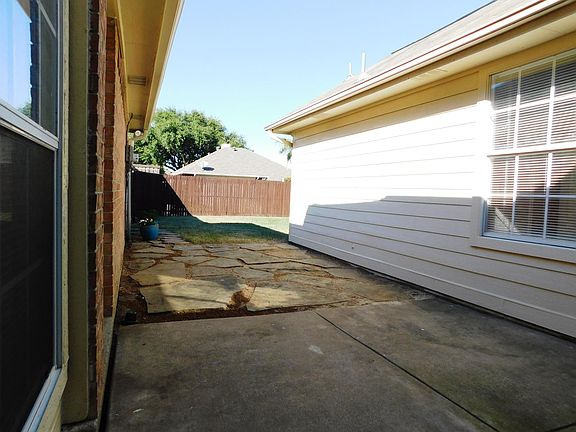 5th image of 2213 Woodglen Dr