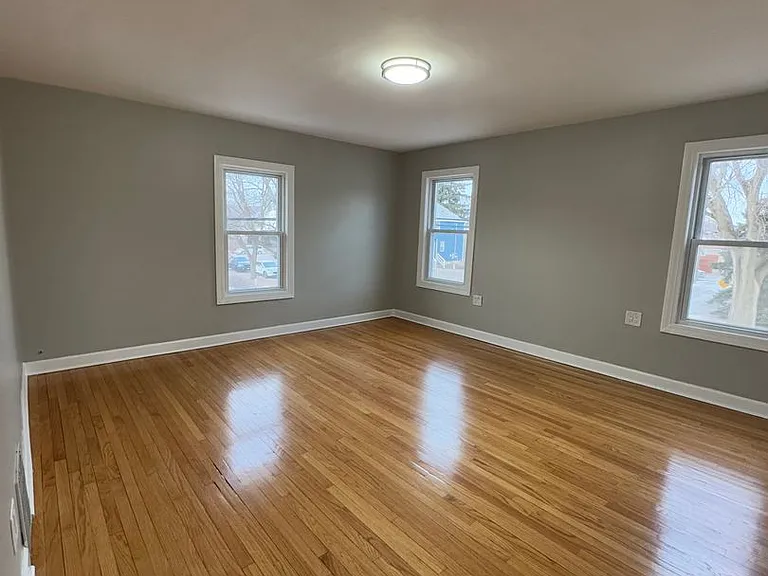 18320 Morris Ave — Photo 7