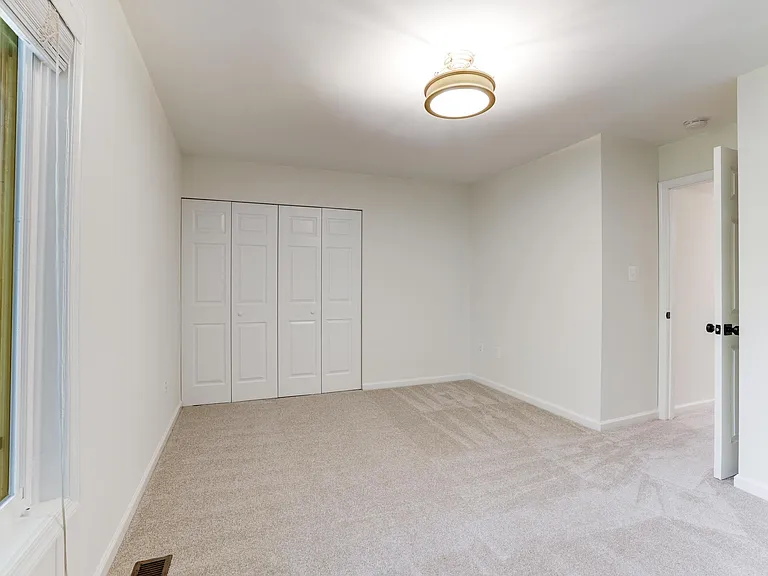 1379 Northgate Sq — Photo 27