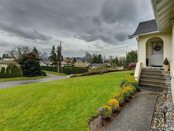 3rd image of 3229 Laurelwood Ave