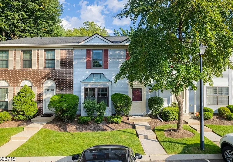 7 Kirby Ln — Photo 9