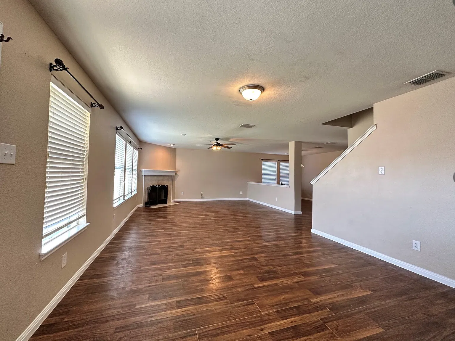 4 bed, 2.5 bath, 2696 sqft, $2,195 — Photo 3