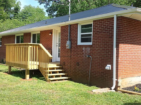 3rd image of 1120 Lakeshore Dr